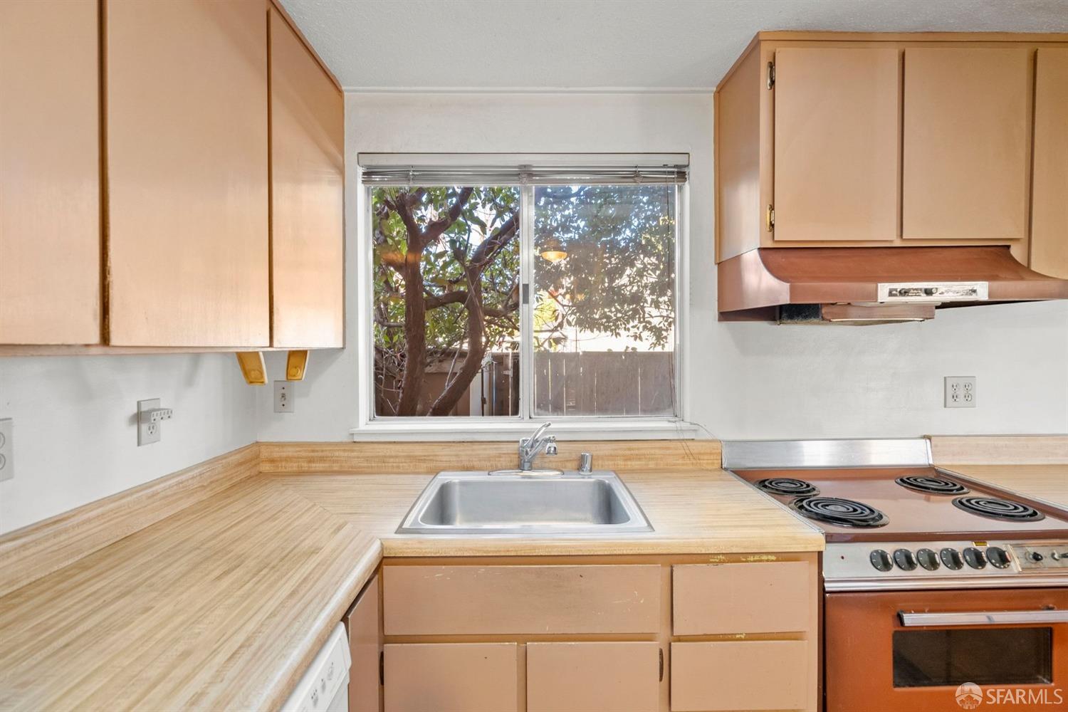 Detail Gallery Image 9 of 34 For 532 Tyrella Ave #18,  Mountain View,  CA 94043 - 3 Beds | 1/1 Baths