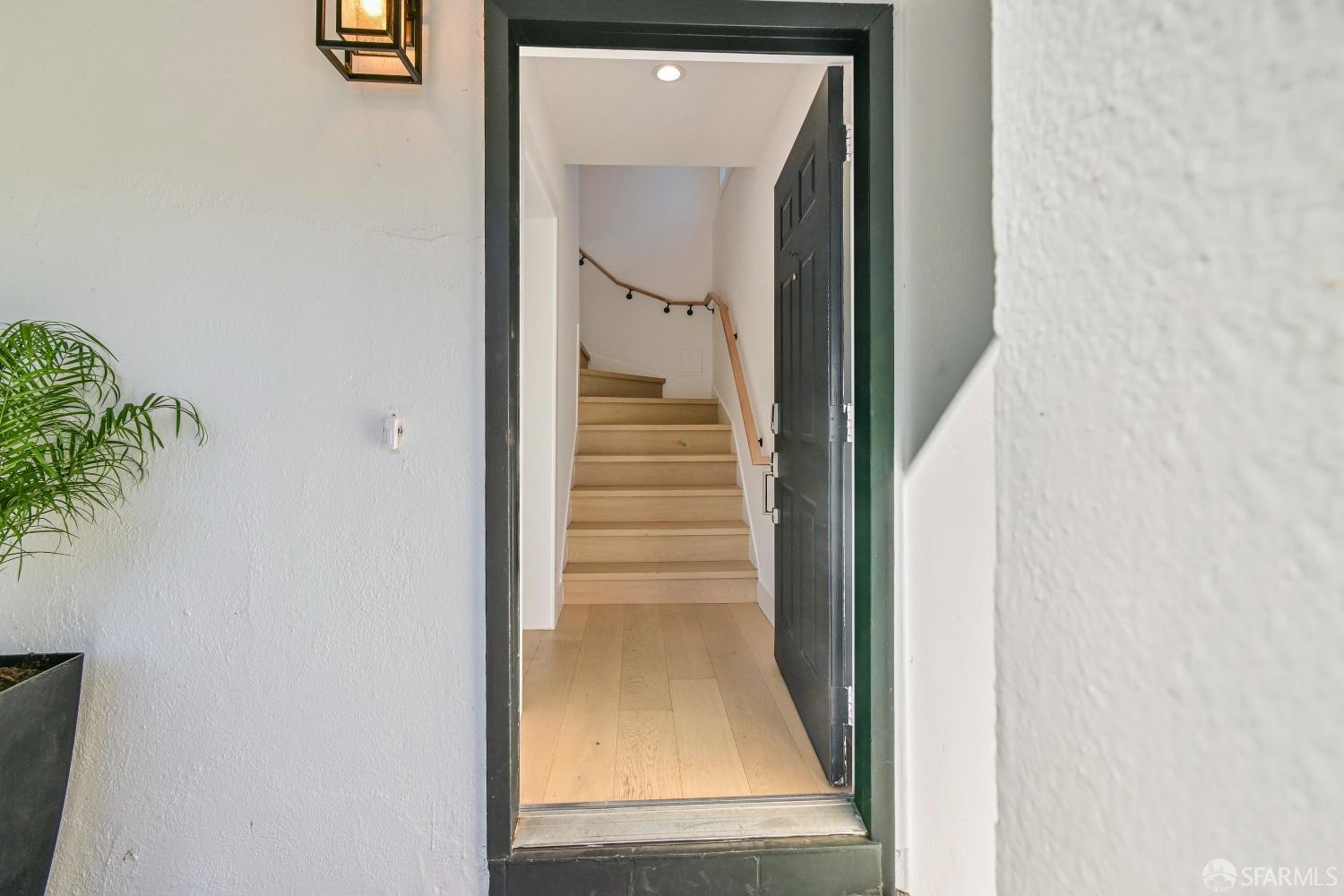 Detail Gallery Image 3 of 39 For 68 Dellbrook Ave, San Francisco,  CA 94131 - 3 Beds | 2 Baths