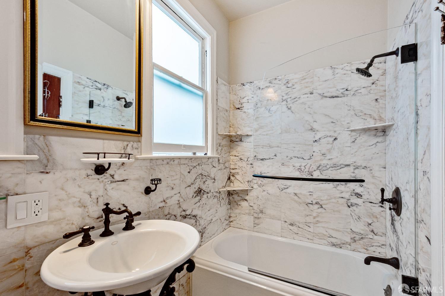 Detail Gallery Image 10 of 12 For 37 White St, San Francisco,  CA 94109 - 2 Beds | 1 Baths