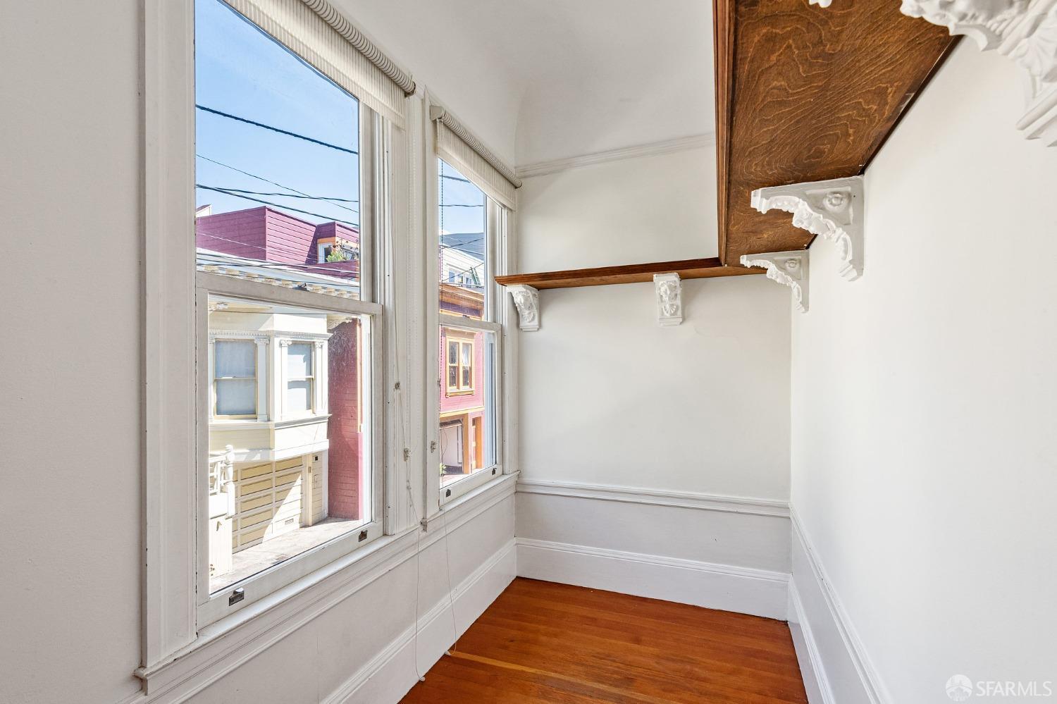 Detail Gallery Image 3 of 12 For 37 White St, San Francisco,  CA 94109 - 2 Beds | 1 Baths