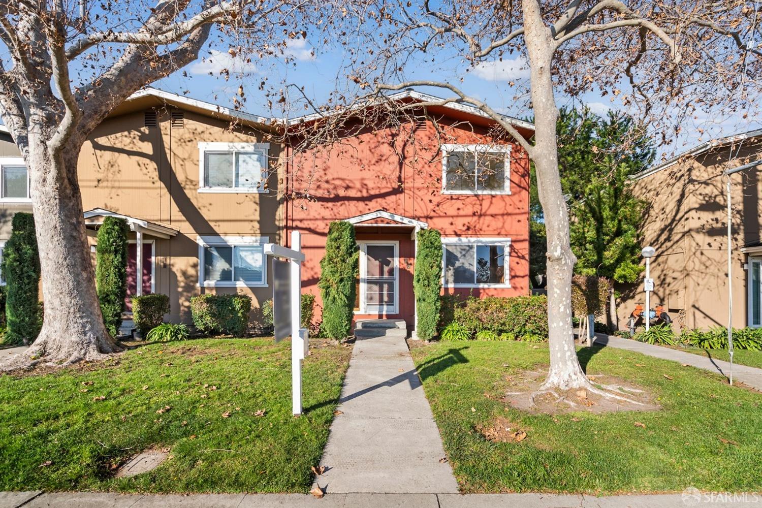 Detail Gallery Image 1 of 34 For 532 Tyrella Ave #18,  Mountain View,  CA 94043 - 3 Beds | 1/1 Baths