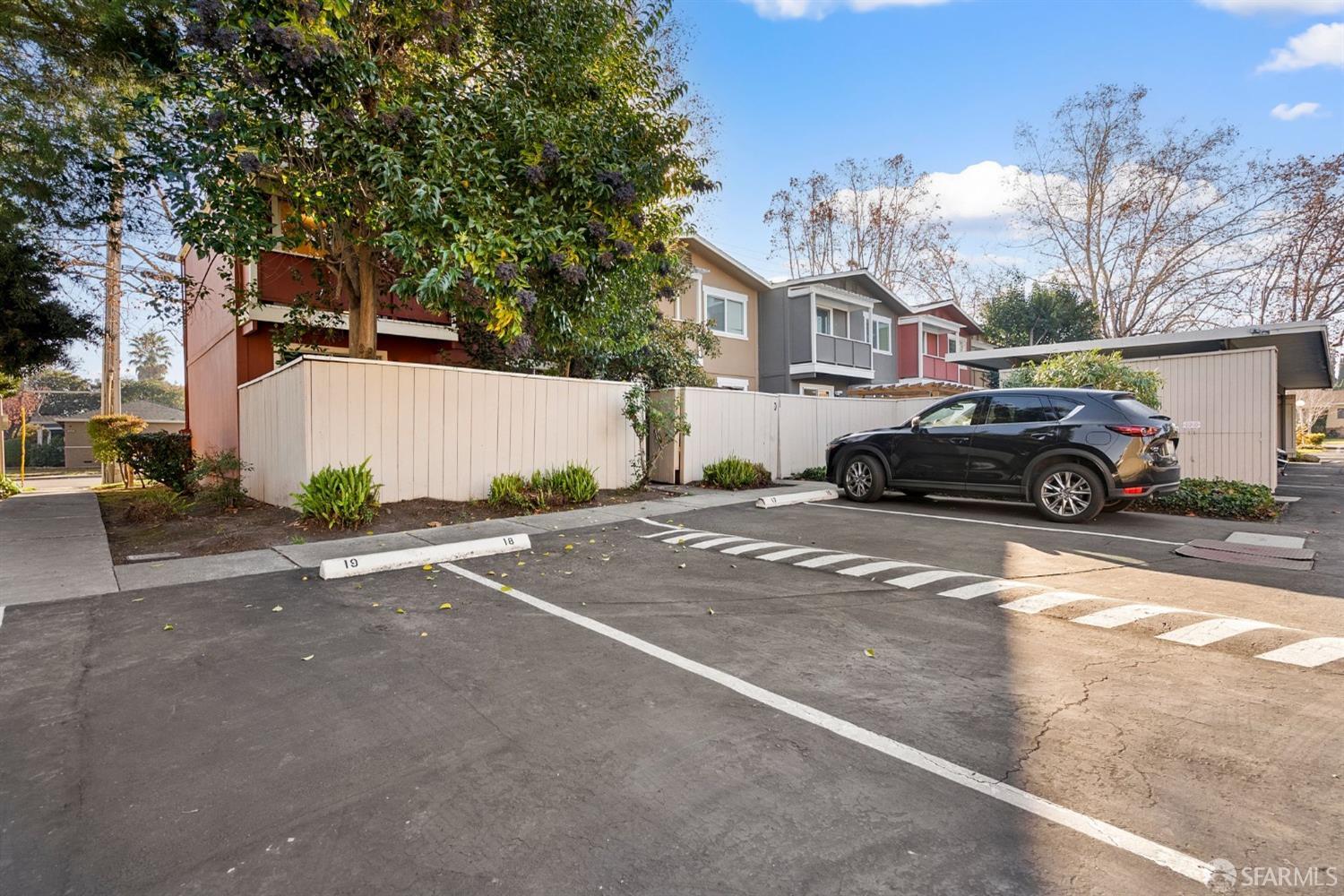 Detail Gallery Image 23 of 34 For 532 Tyrella Ave #18,  Mountain View,  CA 94043 - 3 Beds | 1/1 Baths