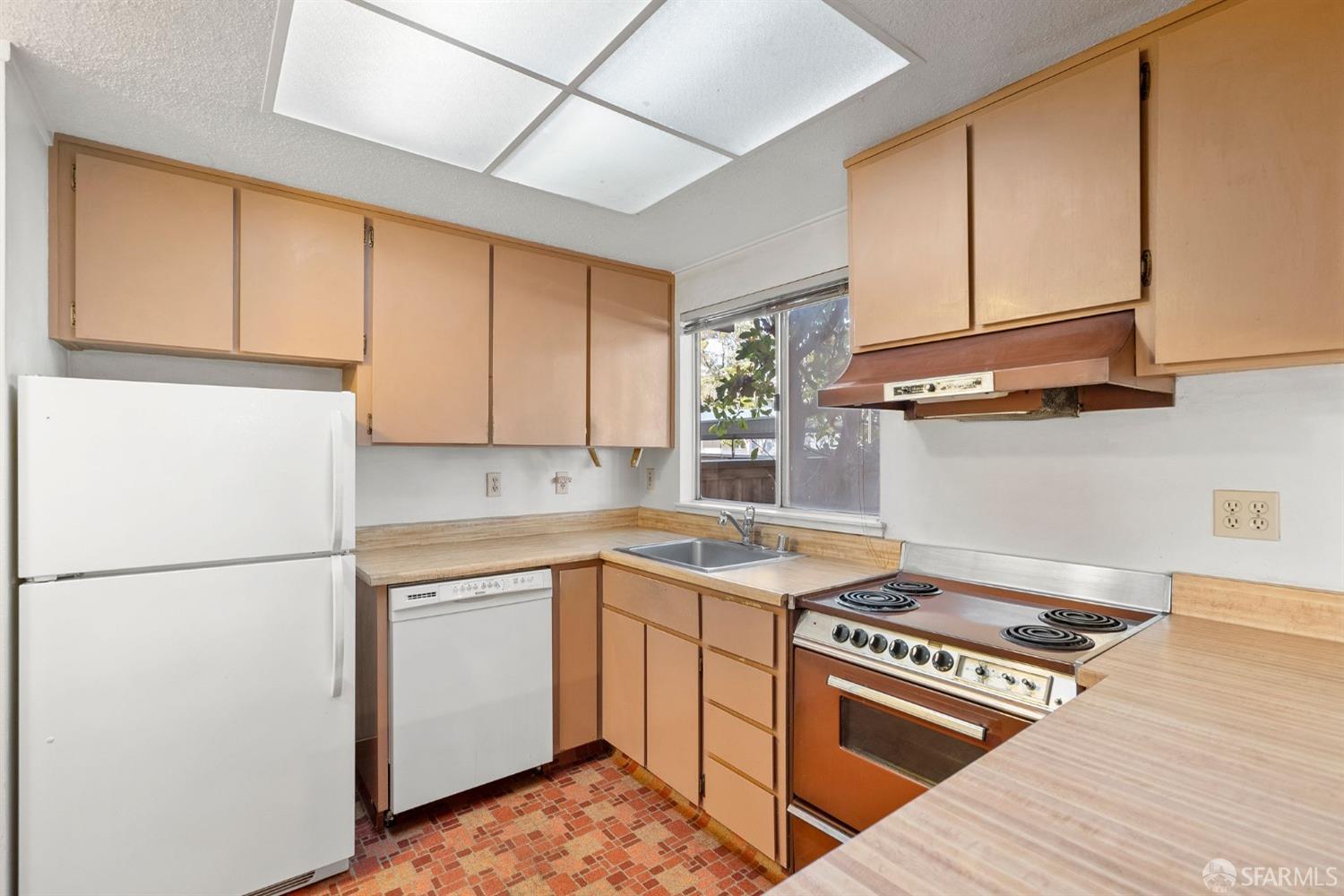 Detail Gallery Image 8 of 34 For 532 Tyrella Ave #18,  Mountain View,  CA 94043 - 3 Beds | 1/1 Baths