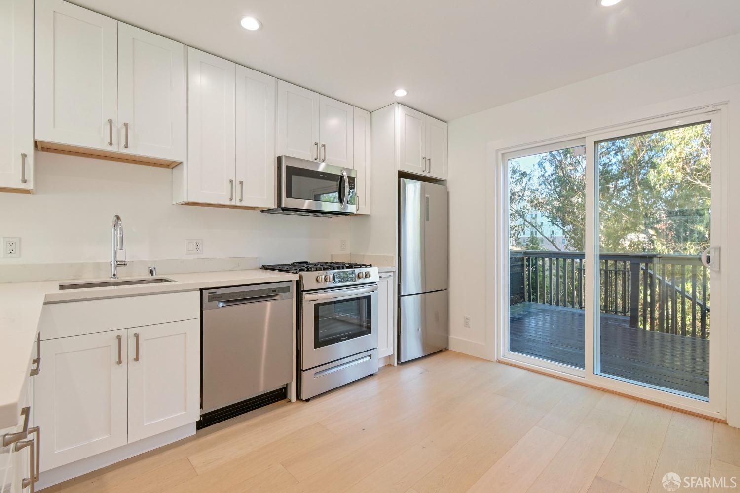 Detail Gallery Image 18 of 39 For 68 Dellbrook Ave, San Francisco,  CA 94131 - 3 Beds | 2 Baths