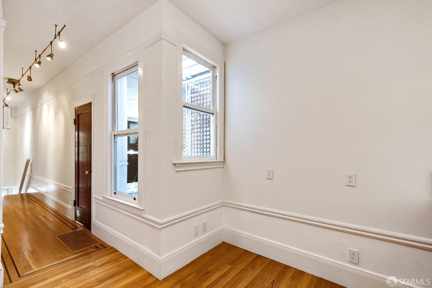 Detail Gallery Image 6 of 12 For 37 White St, San Francisco,  CA 94109 - 2 Beds | 1 Baths