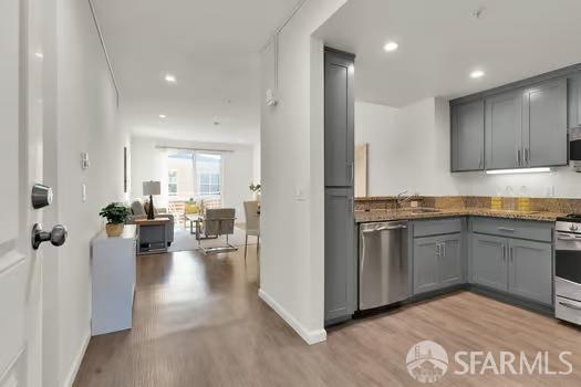 Detail Gallery Image 4 of 43 For 301 Crescent Ct #3303,  San Francisco,  CA 94134 - 2 Beds | 2 Baths