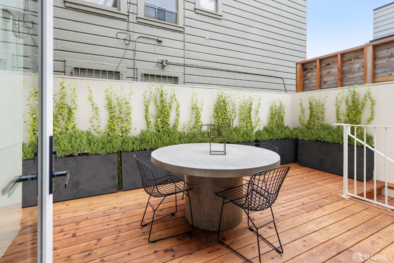 Detail Gallery Image 7 of 16 For 653 Fell St, San Francisco,  CA 94102 - 3 Beds | 3/1 Baths