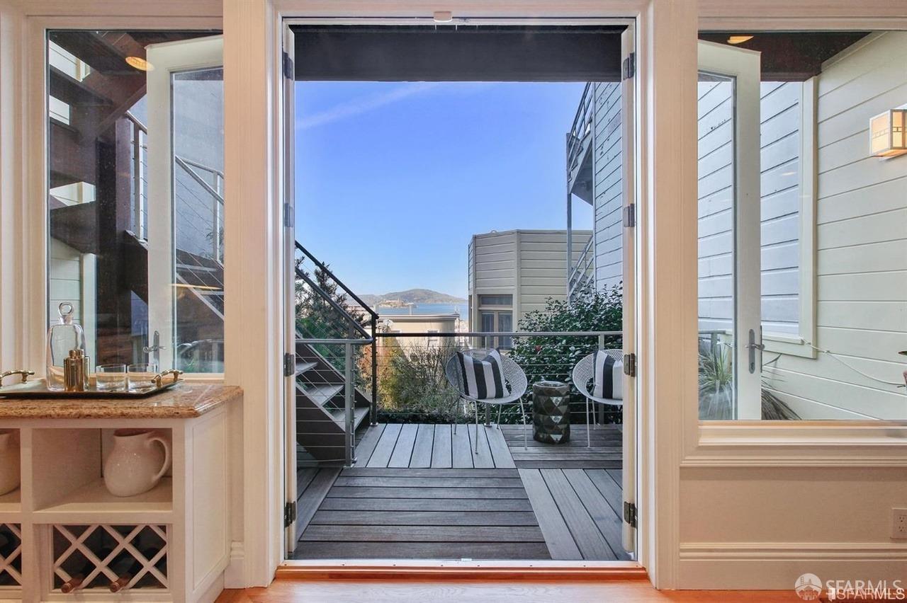 Detail Gallery Image 12 of 60 For 824 Green St, San Francisco,  CA 94133 - 3 Beds | 4 Baths