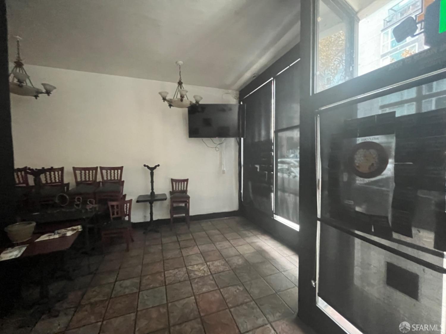 Detail Gallery Image 8 of 11 For 612 14th St, Oakland,  CA 94612 - – Beds | – Baths