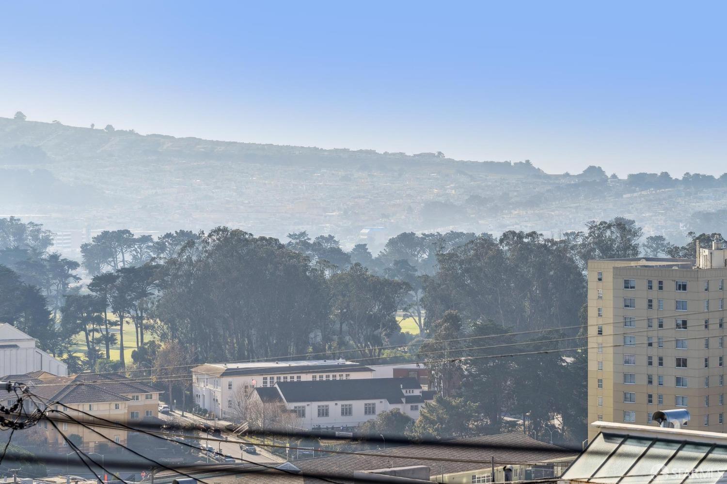 Detail Gallery Image 7 of 32 For 230 Ralston St, San Francisco,  CA 94132 - 3 Beds | 2 Baths