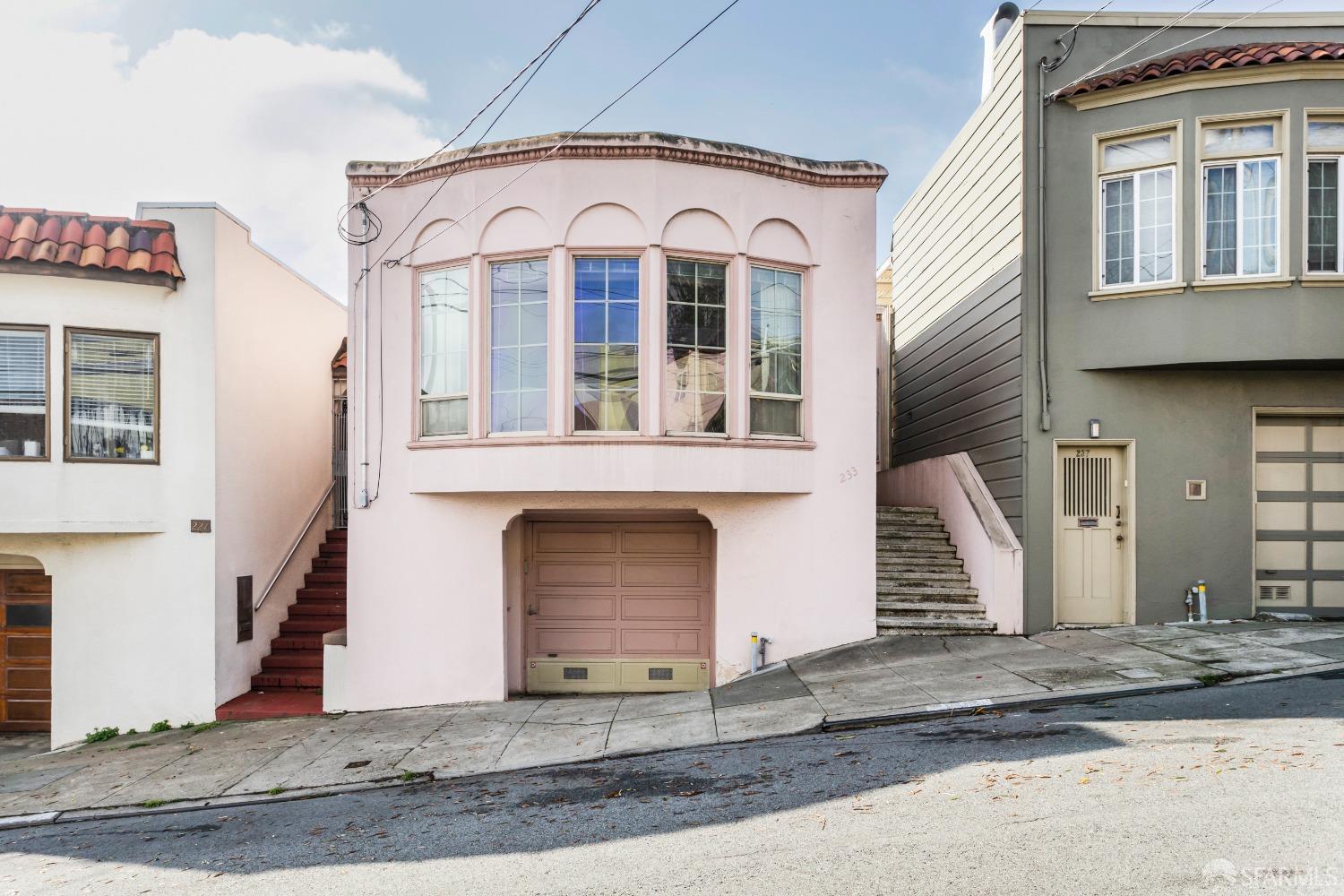 Detail Gallery Image 1 of 28 For 233 Tingley St, San Francisco,  CA 94112 - 2 Beds | 1/1 Baths