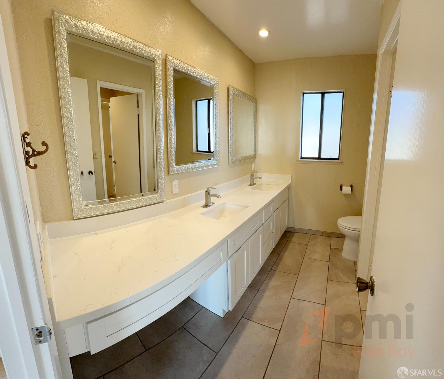 Detail Gallery Image 8 of 15 For 305 Thistle Cir, Martinez,  CA 94553 - 3 Beds | 2/1 Baths