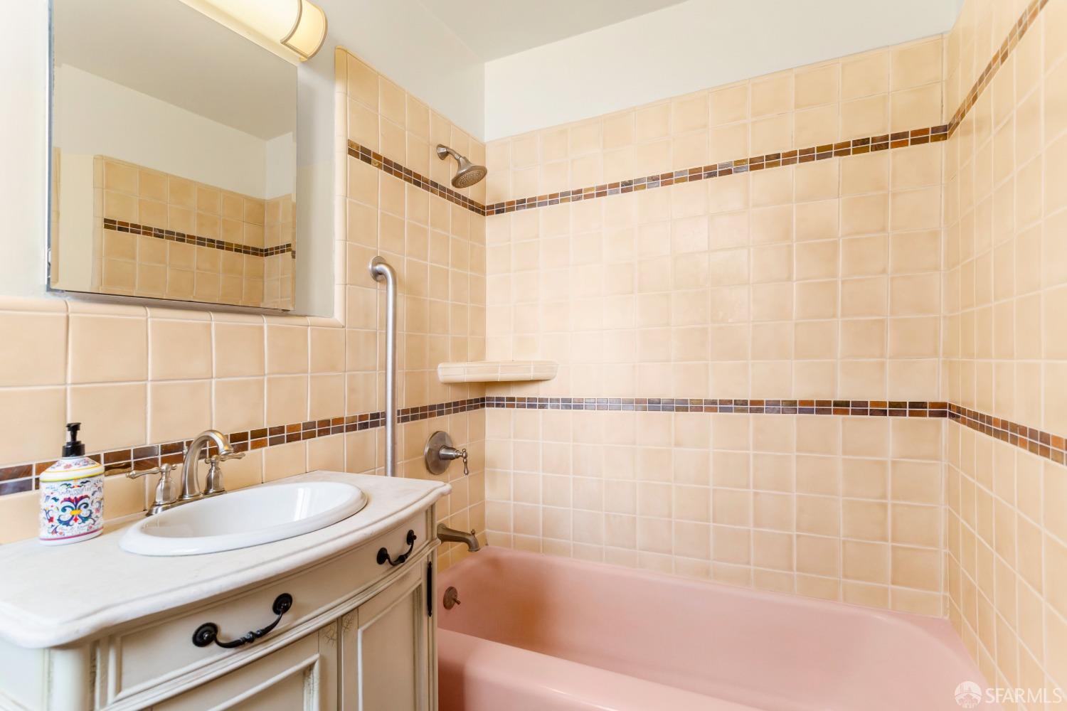 Detail Gallery Image 8 of 28 For 233 Tingley St, San Francisco,  CA 94112 - 2 Beds | 1/1 Baths