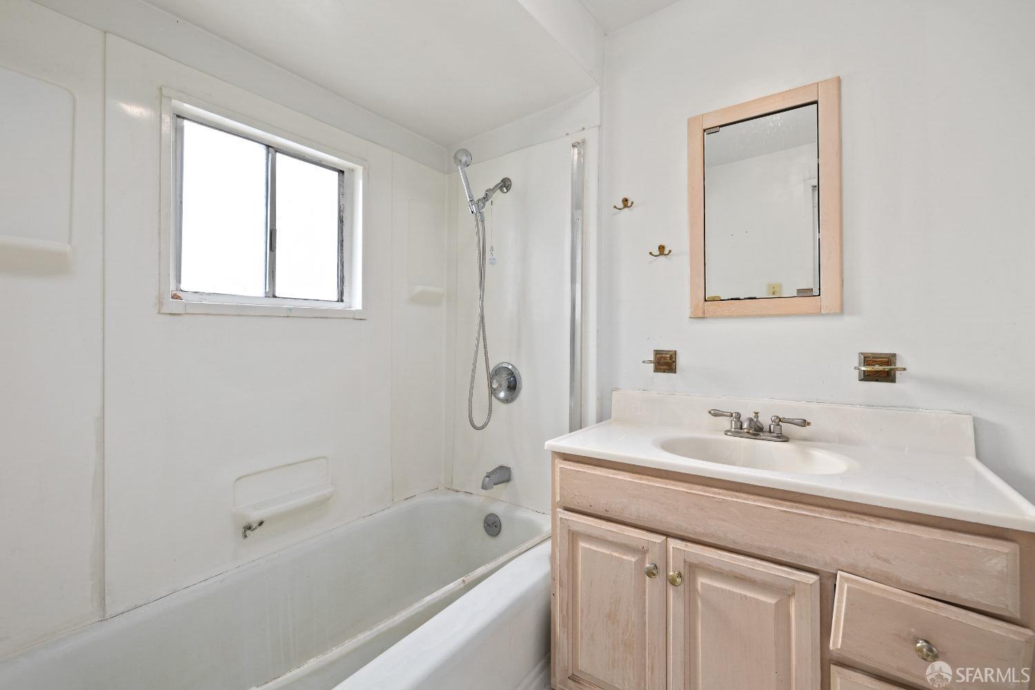 Detail Gallery Image 9 of 14 For 57 Cayuga Ave, San Francisco,  CA 94112 - 2 Beds | 1 Baths