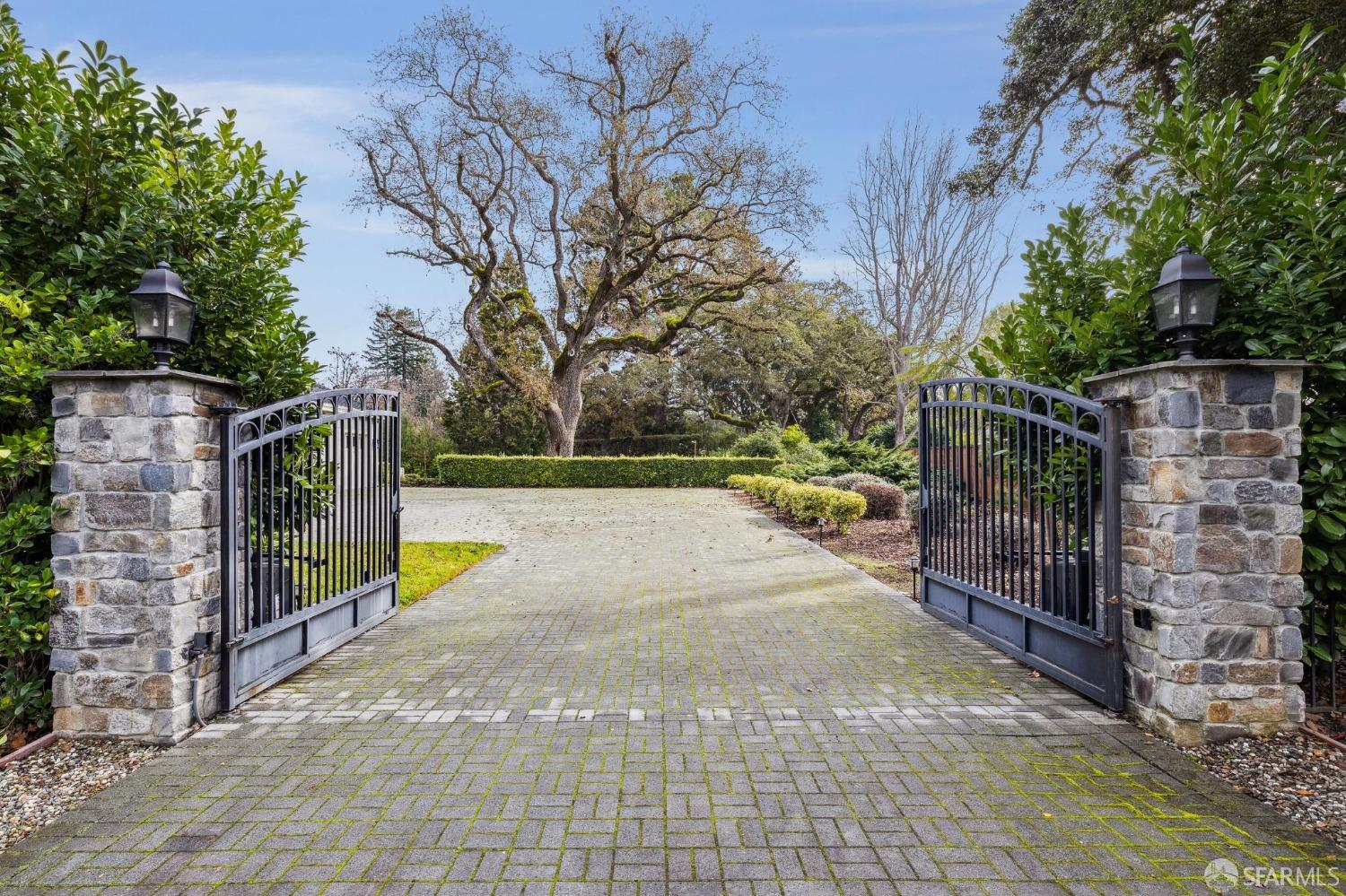 Detail Gallery Image 5 of 65 For 147 Stockbridge Ave, Atherton,  CA 94027 - 6 Beds | 7 Baths