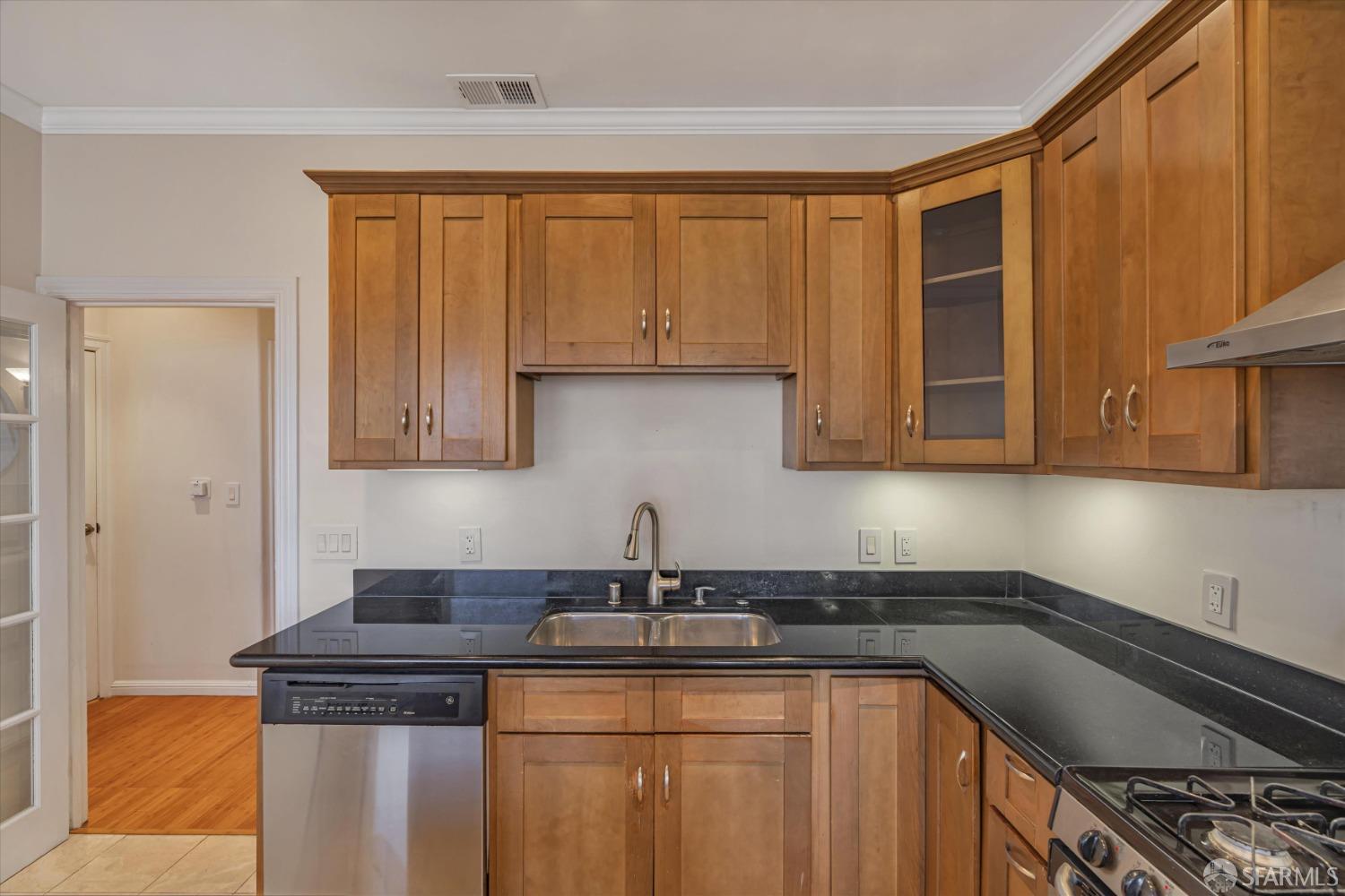 Detail Gallery Image 10 of 35 For 351 Wellington Ave, Daly City,  CA 94014 - 3 Beds | 1/1 Baths