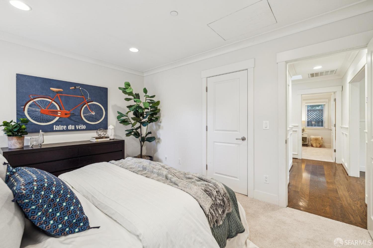 Detail Gallery Image 32 of 49 For 1944 Eucalyptus Ave, San Carlos,  CA 94070 - 3 Beds | 2/1 Baths