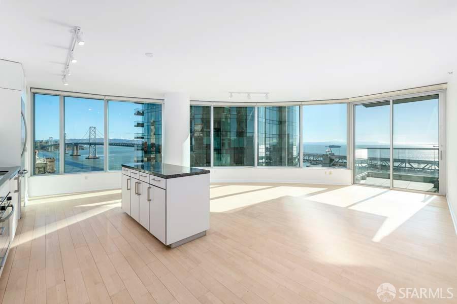 Detail Gallery Image 1 of 1 For 301 Main St 24d,  San Francisco,  CA 94105 - 2 Beds | 2 Baths