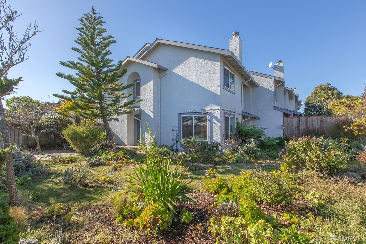 Detail Gallery Image 1 of 1 For 112 Bayview Cir, San Francisco,  CA 94124 - 3 Beds | 2 Baths