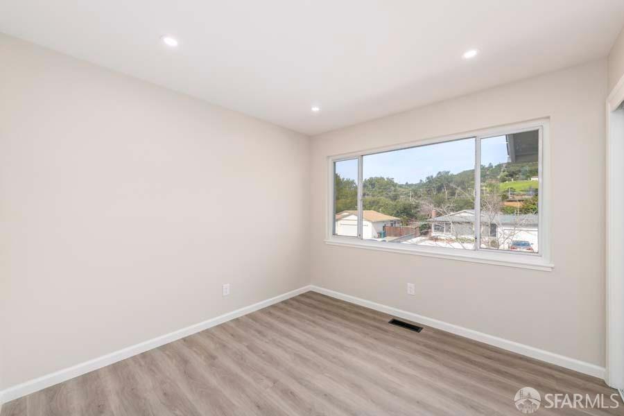 Detail Gallery Image 16 of 41 For 3430 Morningside Dr, El Sobrante,  CA 94803 - 4 Beds | 3 Baths