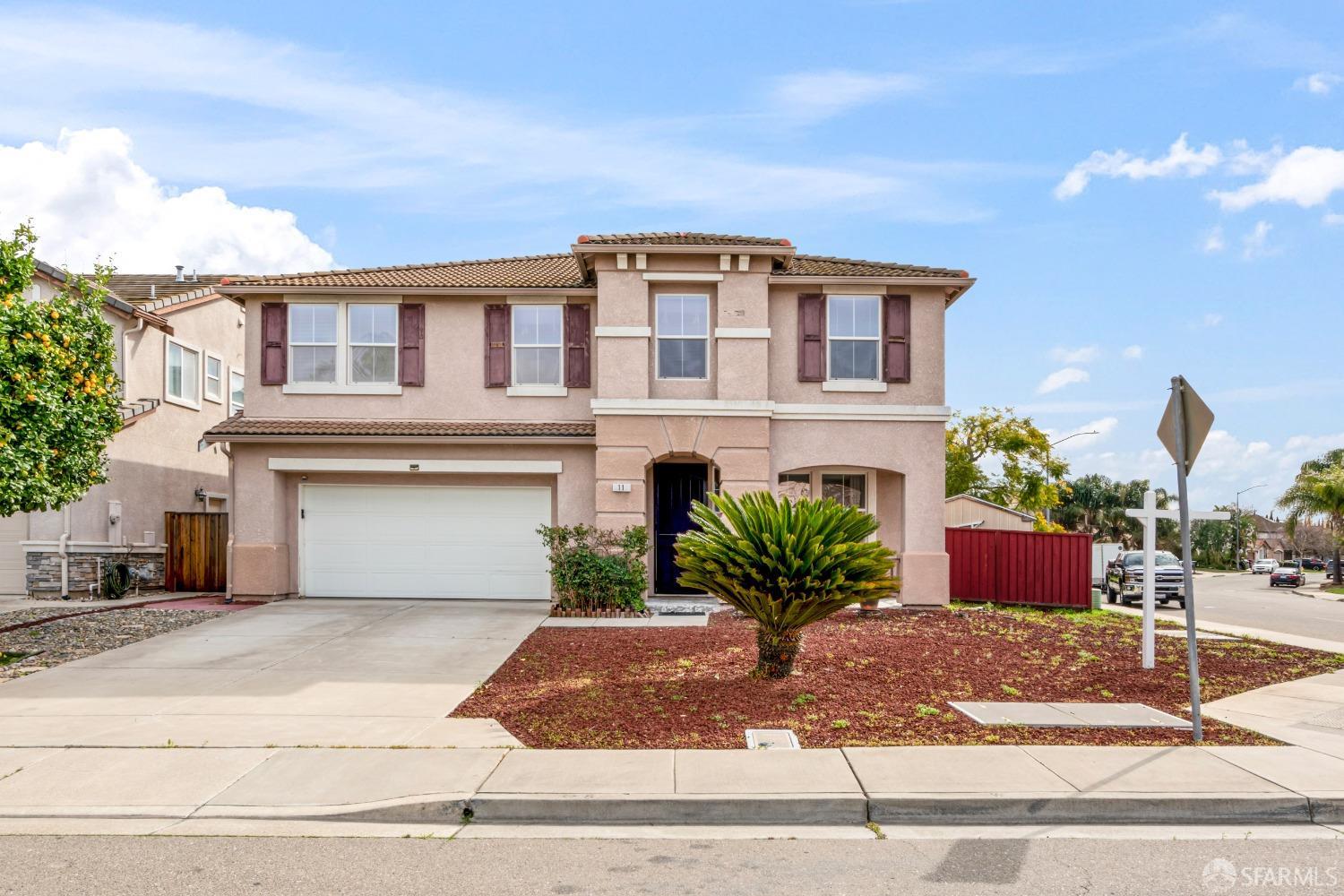 Detail Gallery Image 1 of 1 For 11 Hamilton Ct, Oakley,  CA 94561 - 5 Beds | 3 Baths