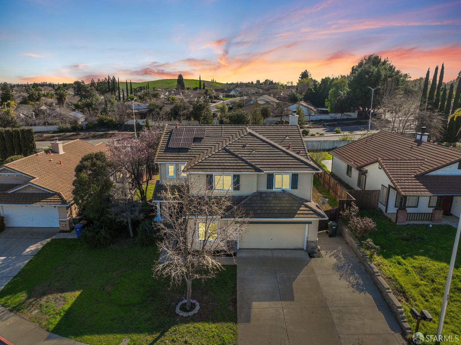 Detail Gallery Image 1 of 1 For 5014 Hollow Ridge Way, Antioch,  CA 94531 - 5 Beds | 3 Baths