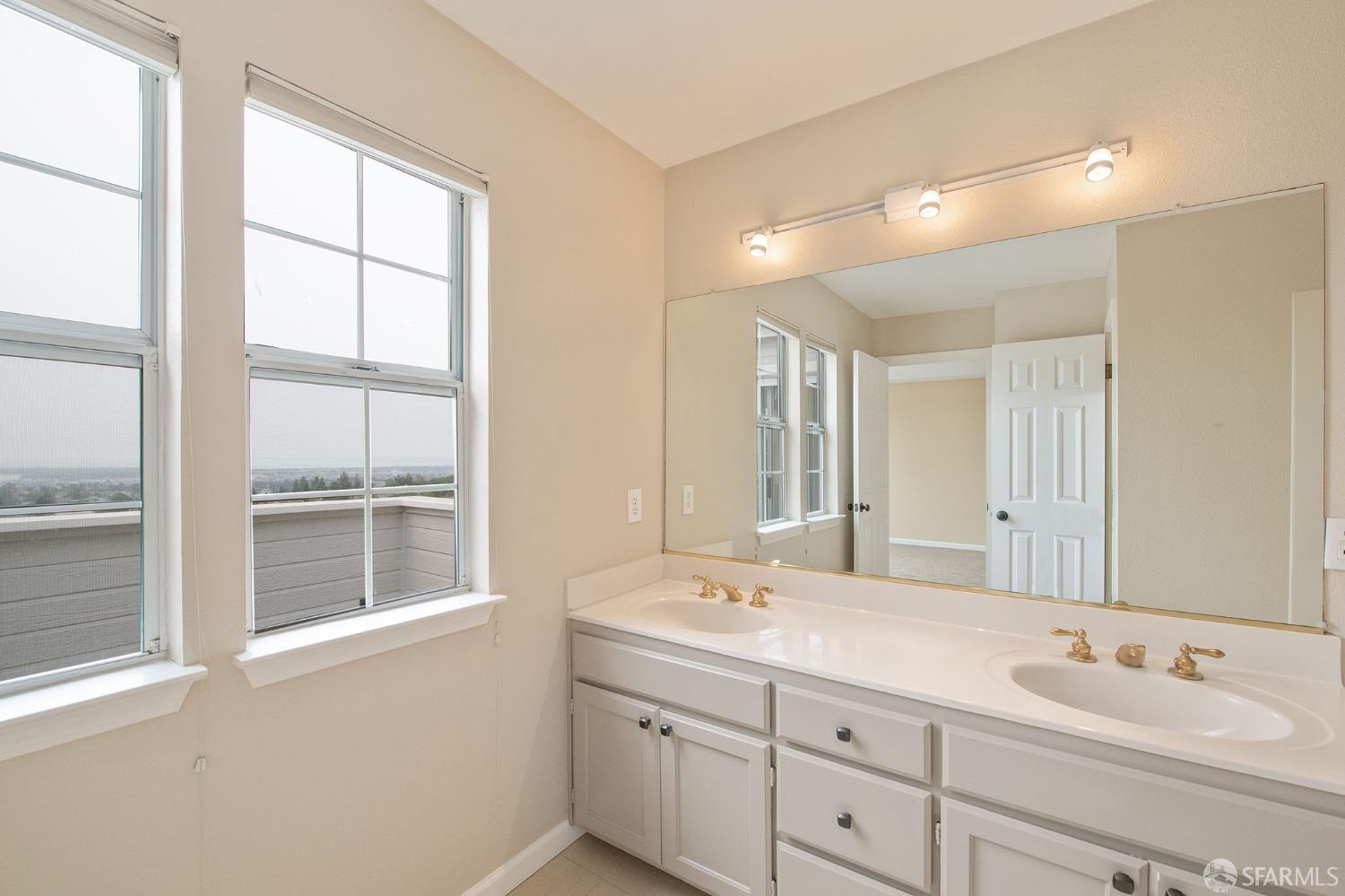 Detail Gallery Image 26 of 54 For 4369 Terrabella Way, Oakland,  CA 94619 - 3 Beds | 2 Baths