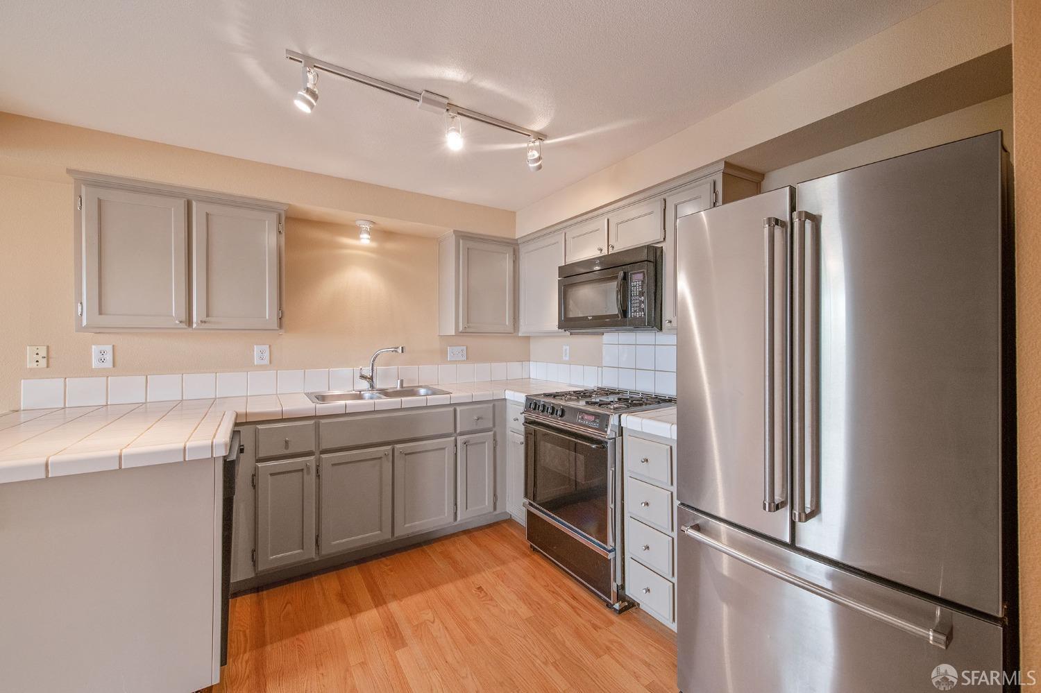 Detail Gallery Image 28 of 54 For 4369 Terrabella Way, Oakland,  CA 94619 - 3 Beds | 2 Baths