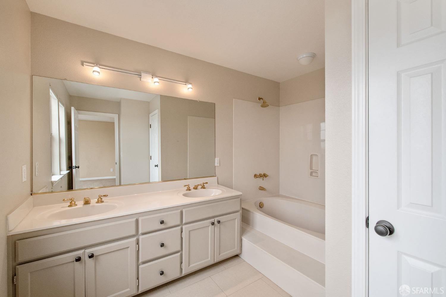 Detail Gallery Image 20 of 54 For 4369 Terrabella Way, Oakland,  CA 94619 - 3 Beds | 2 Baths