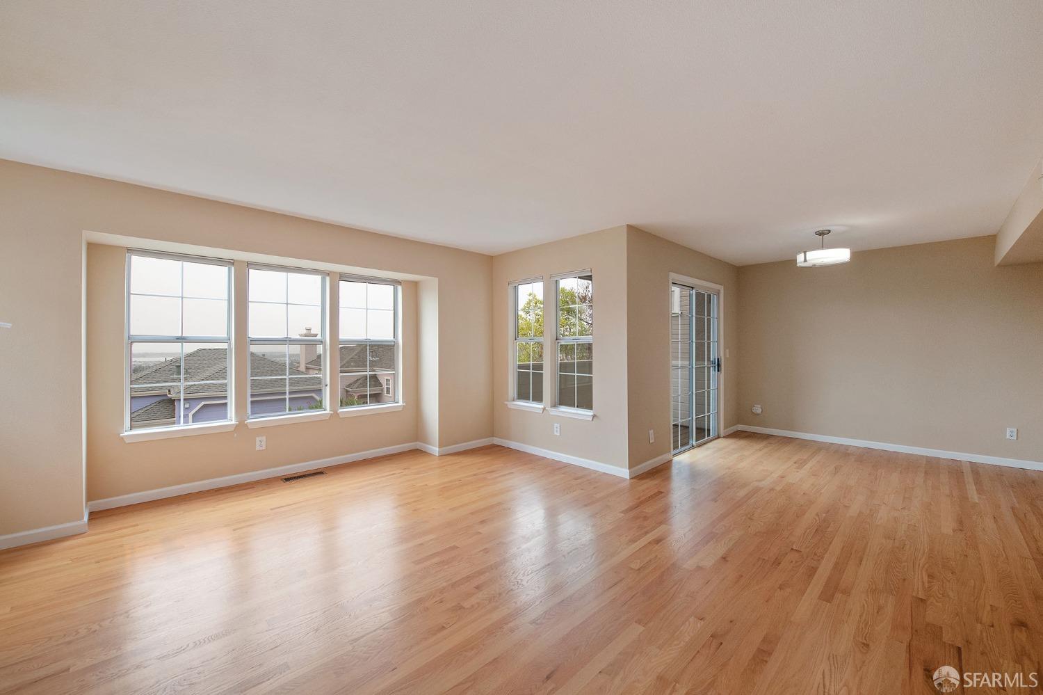 Detail Gallery Image 10 of 54 For 4369 Terrabella Way, Oakland,  CA 94619 - 3 Beds | 2 Baths