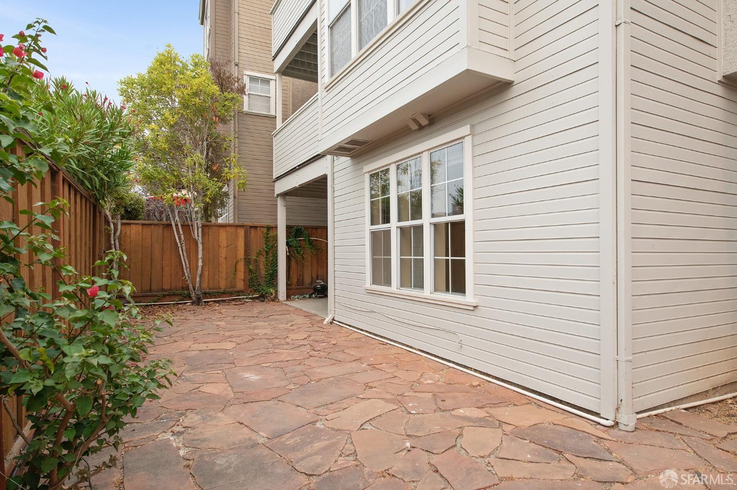 Detail Gallery Image 11 of 54 For 4369 Terrabella Way, Oakland,  CA 94619 - 3 Beds | 2 Baths