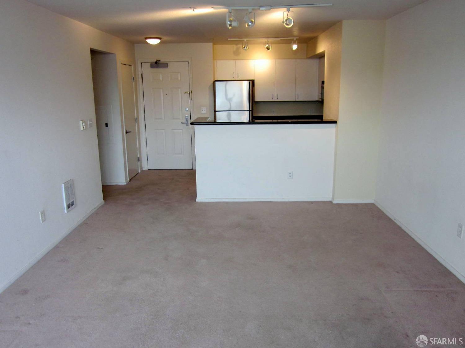 Photo #2: 425014763 Listing 