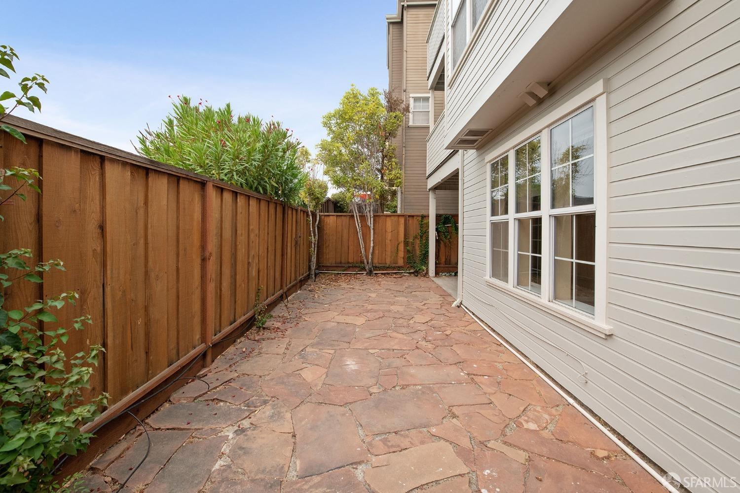 Detail Gallery Image 13 of 54 For 4369 Terrabella Way, Oakland,  CA 94619 - 3 Beds | 2 Baths
