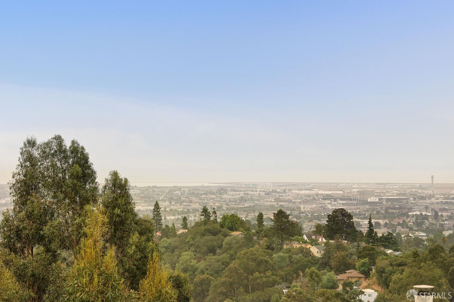 Detail Gallery Image 23 of 54 For 4369 Terrabella Way, Oakland,  CA 94619 - 3 Beds | 2 Baths