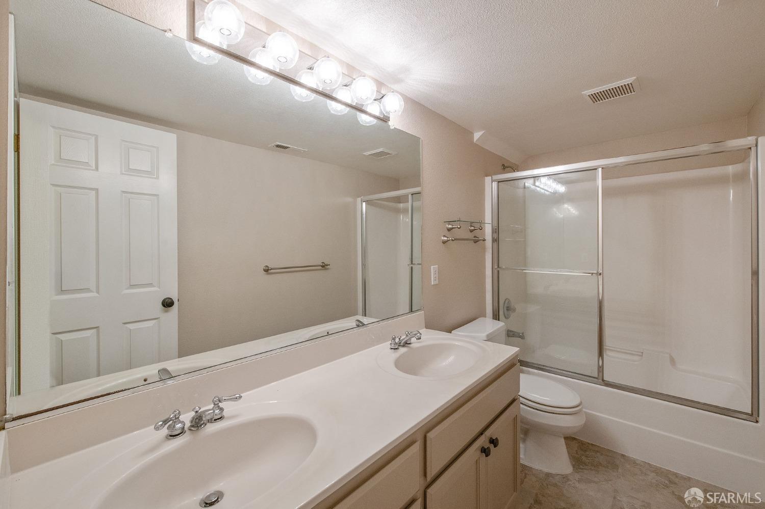 Detail Gallery Image 29 of 54 For 4369 Terrabella Way, Oakland,  CA 94619 - 3 Beds | 2 Baths