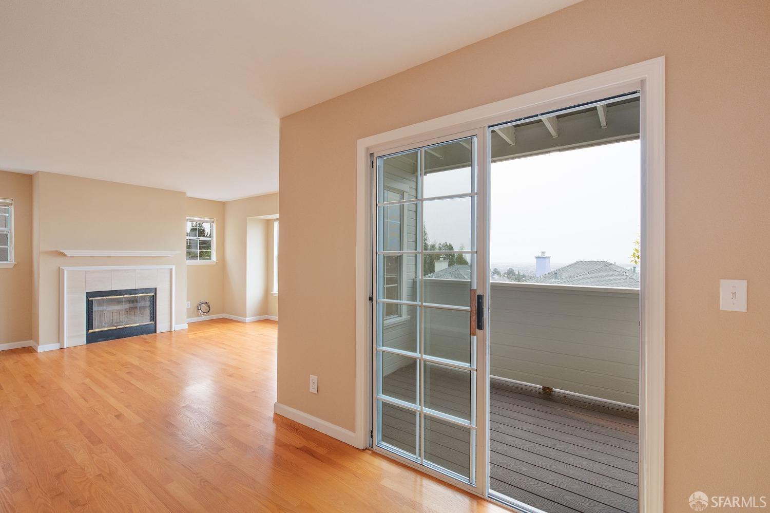 Detail Gallery Image 5 of 54 For 4369 Terrabella Way, Oakland,  CA 94619 - 3 Beds | 2 Baths