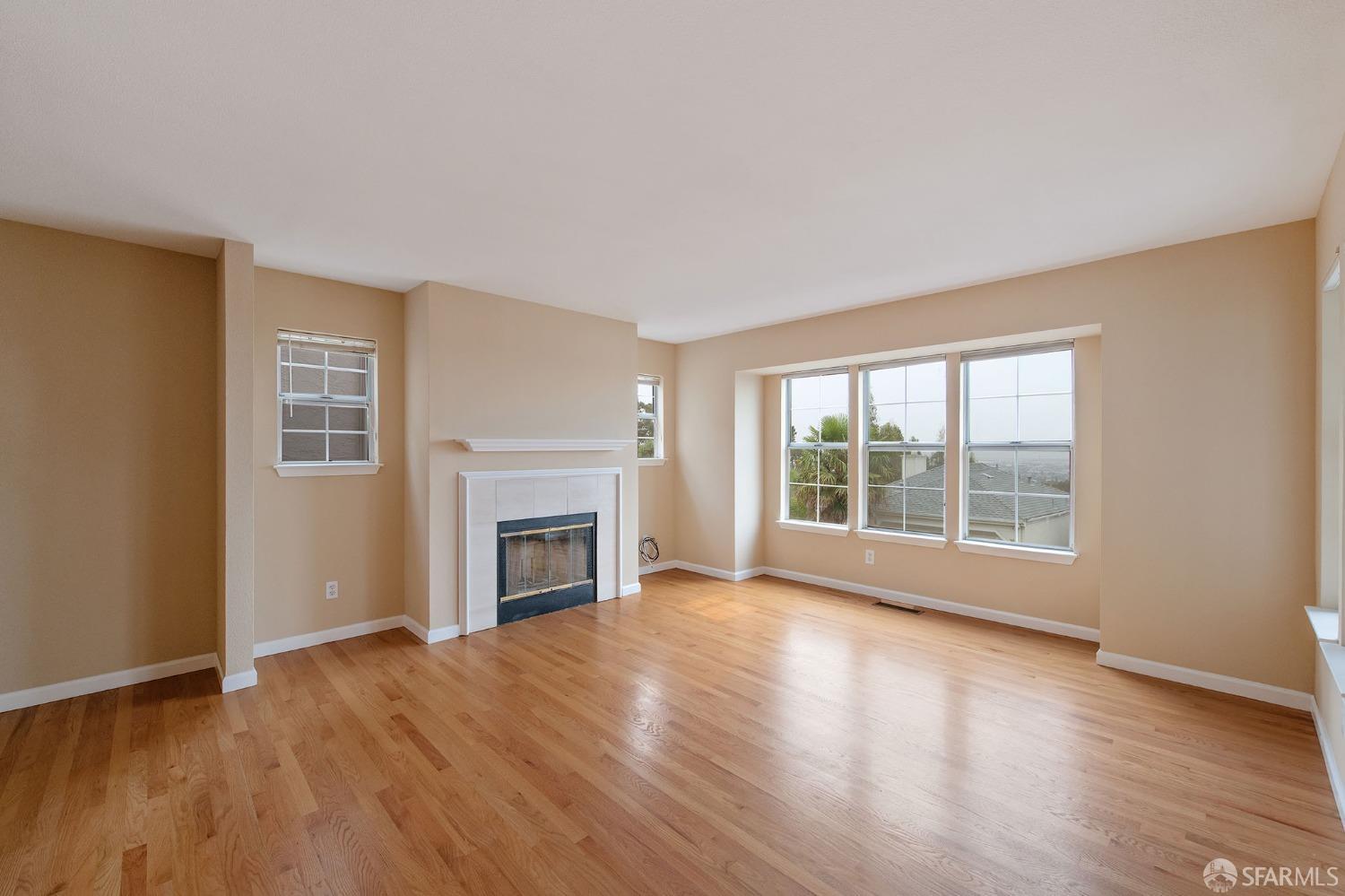 Detail Gallery Image 3 of 54 For 4369 Terrabella Way, Oakland,  CA 94619 - 3 Beds | 2 Baths