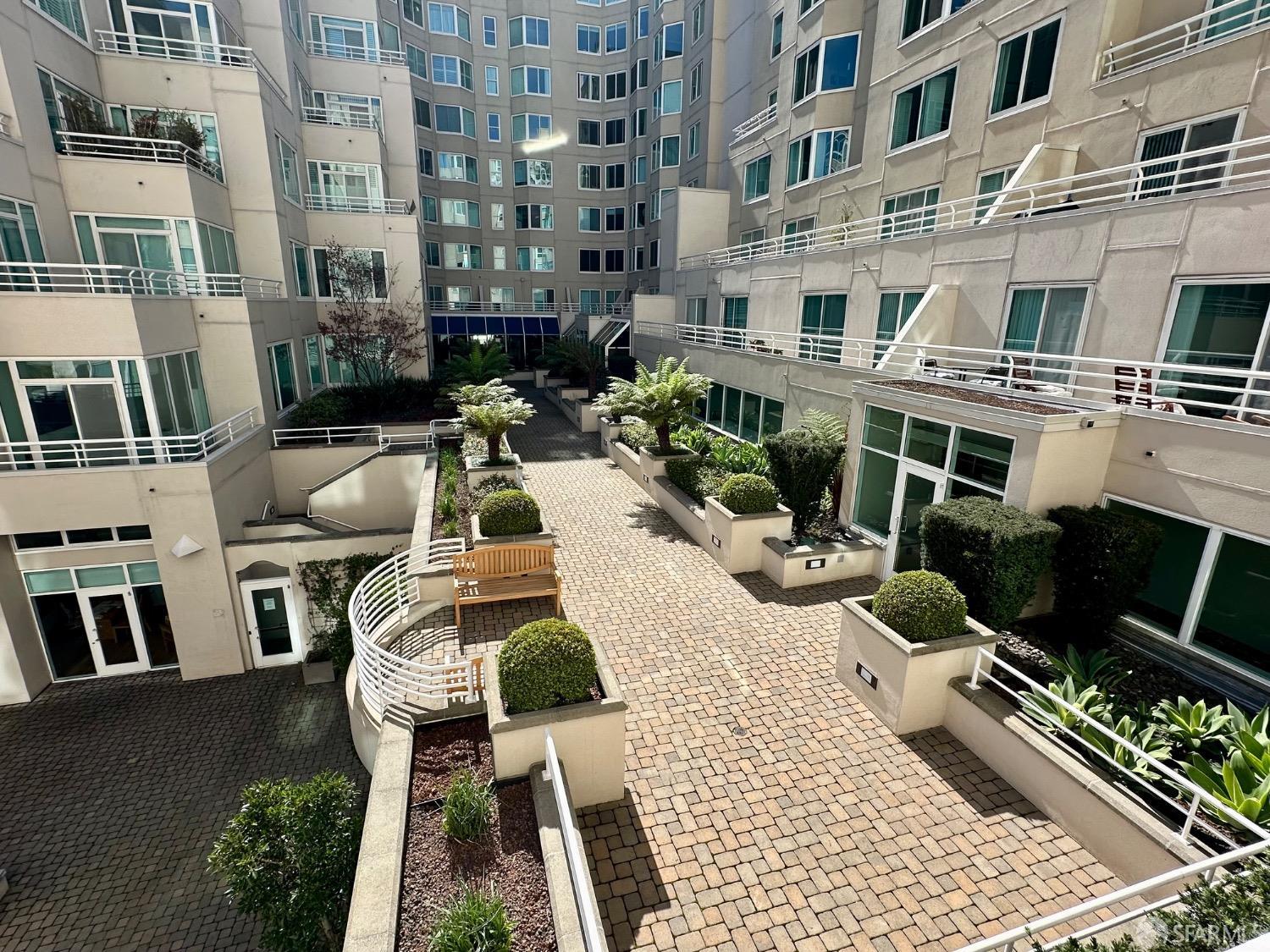 Detail Gallery Image 1 of 29 For 111 Chestnut St #208,  San Francisco,  CA 94111 - 1 Beds | 1 Baths