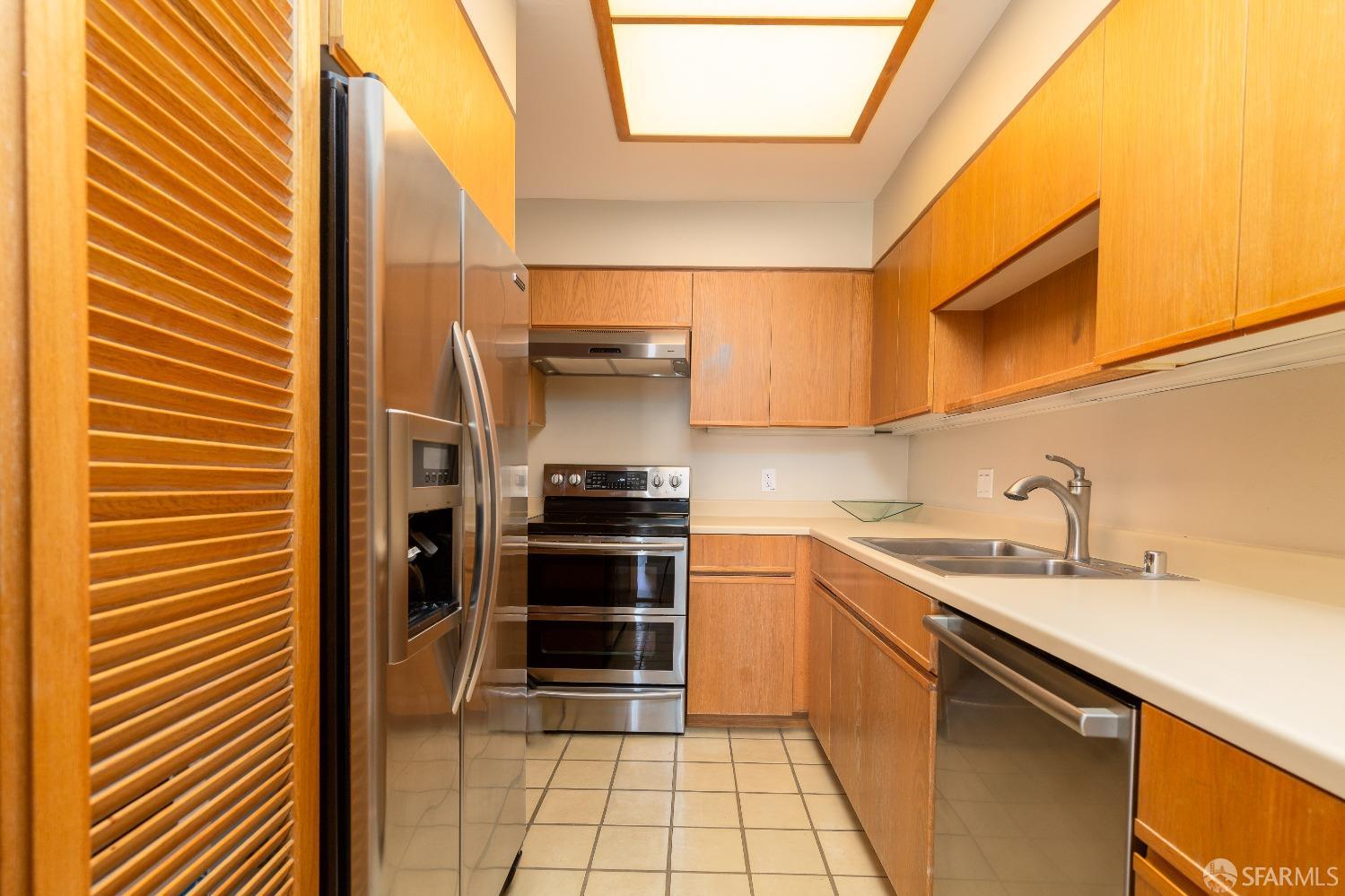 Detail Gallery Image 3 of 33 For 101 Lombard St 903w,  San Francisco,  CA 94111 - 2 Beds | 2 Baths