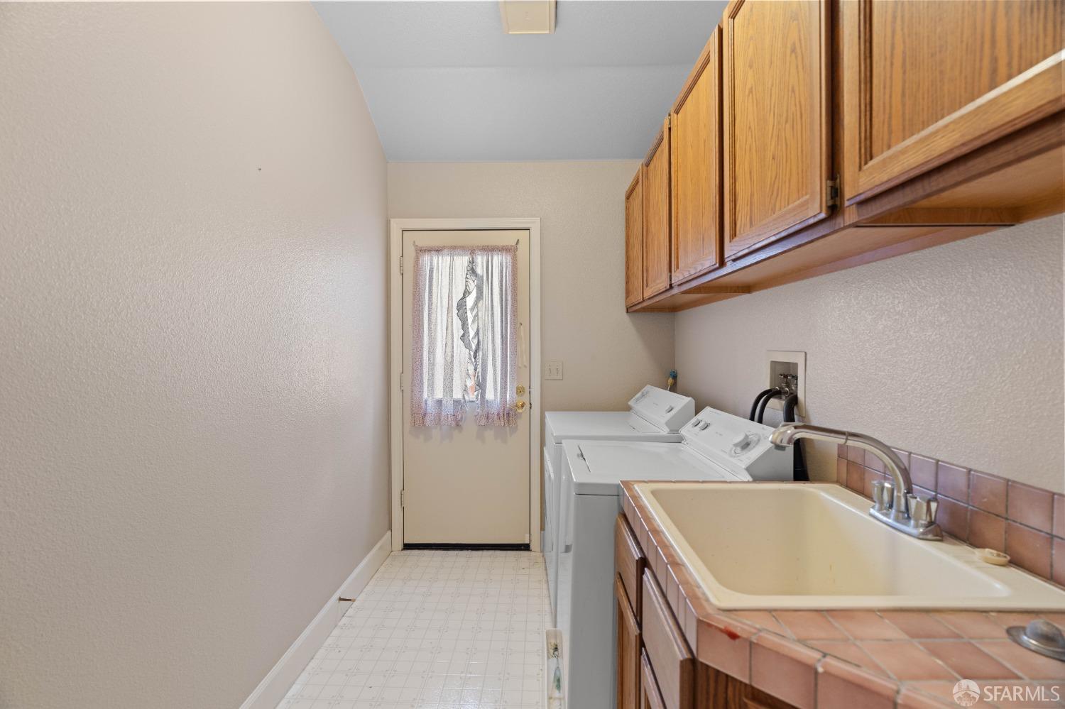 Detail Gallery Image 34 of 49 For 17 Lakewood Cir, San Mateo,  CA 94402 - 4 Beds | 3 Baths