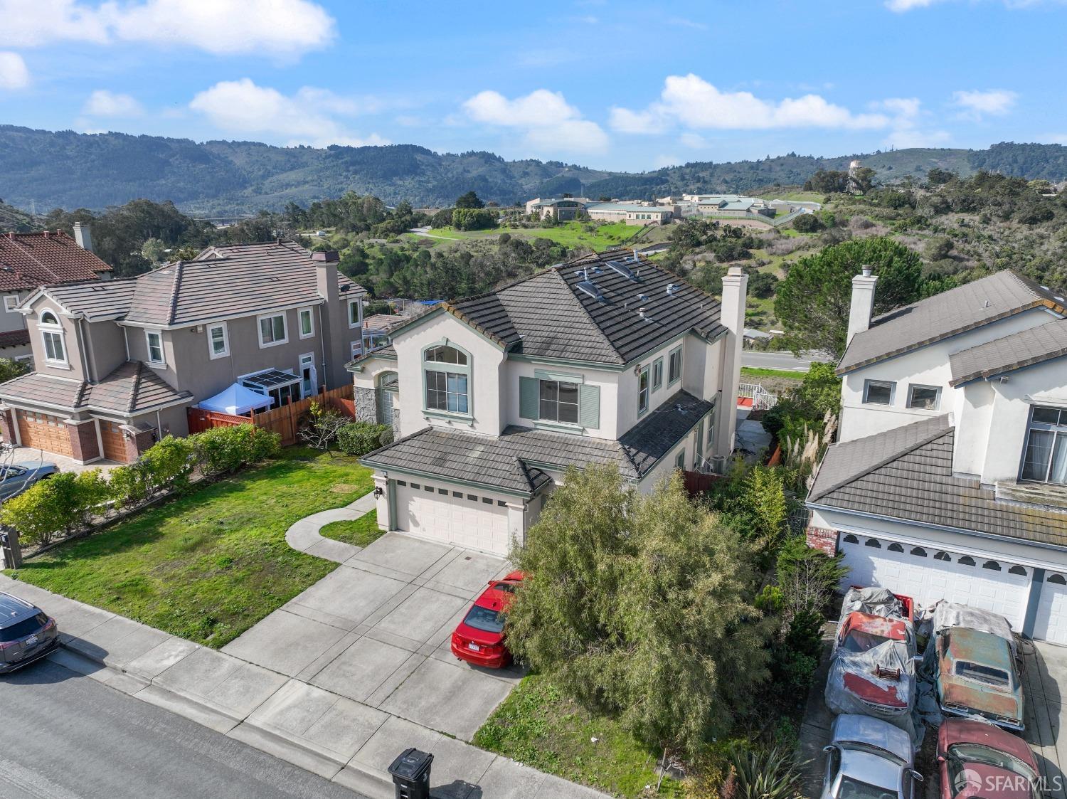 Detail Gallery Image 39 of 49 For 17 Lakewood Cir, San Mateo,  CA 94402 - 4 Beds | 3 Baths