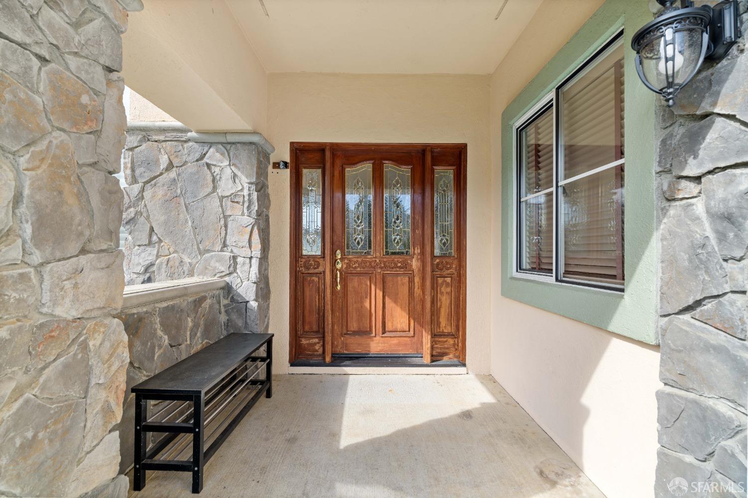 Detail Gallery Image 3 of 49 For 17 Lakewood Cir, San Mateo,  CA 94402 - 4 Beds | 3 Baths