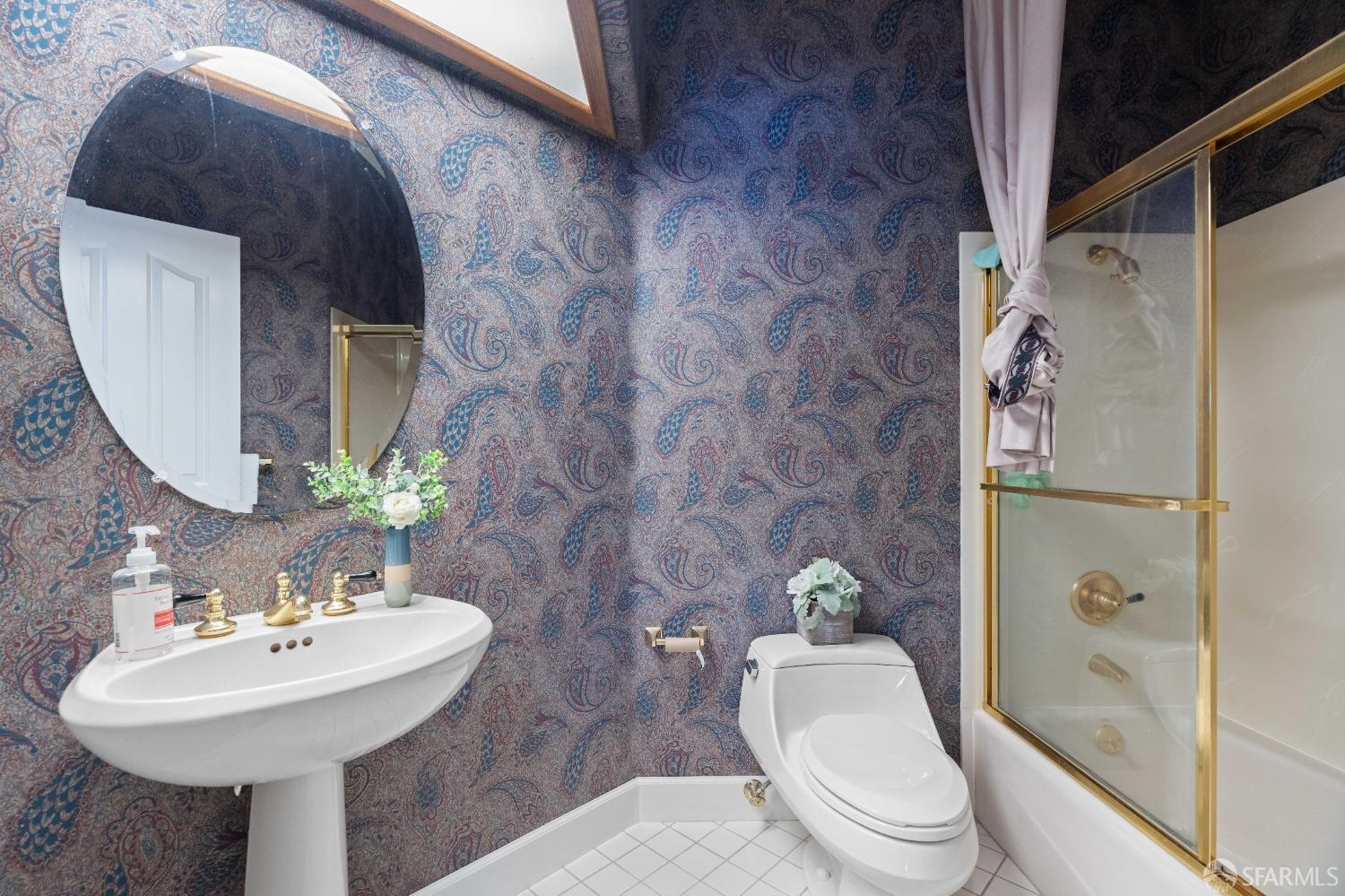 Detail Gallery Image 10 of 49 For 17 Lakewood Cir, San Mateo,  CA 94402 - 4 Beds | 3 Baths