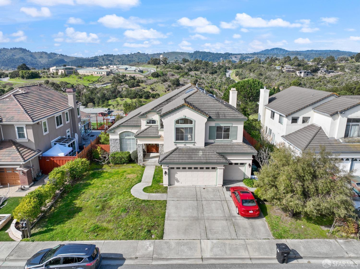 Detail Gallery Image 38 of 49 For 17 Lakewood Cir, San Mateo,  CA 94402 - 4 Beds | 3 Baths