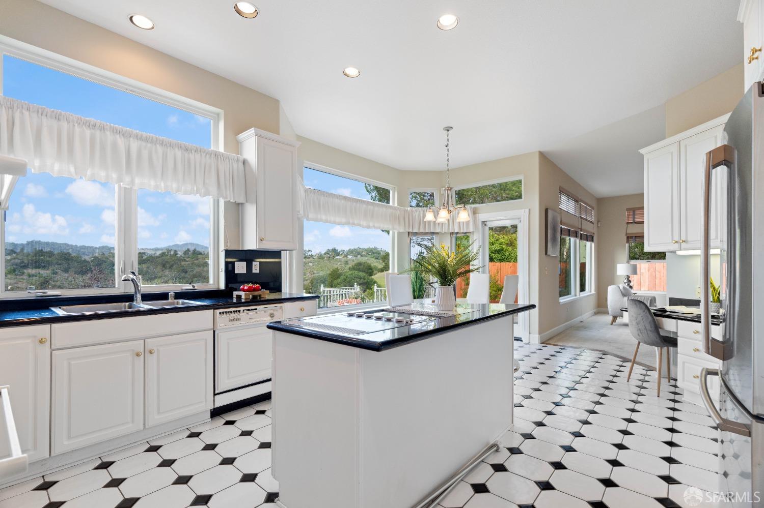 Detail Gallery Image 17 of 49 For 17 Lakewood Cir, San Mateo,  CA 94402 - 4 Beds | 3 Baths