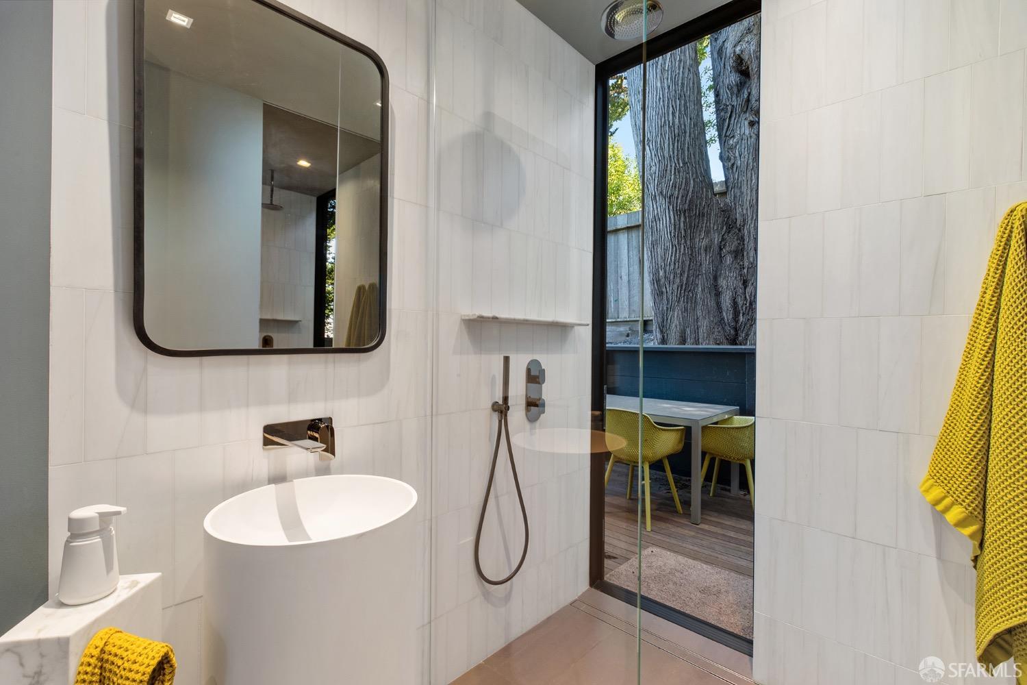 Detail Gallery Image 38 of 93 For 335 Diamond St, San Francisco,  CA 94114 - 3 Beds | 3 Baths