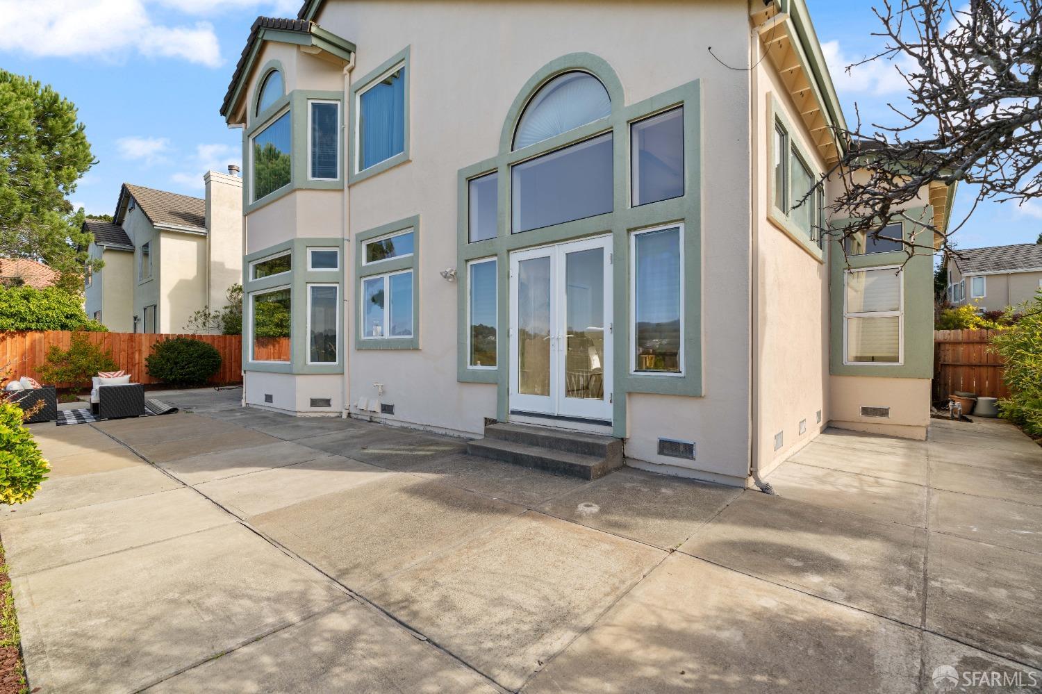 Detail Gallery Image 36 of 49 For 17 Lakewood Cir, San Mateo,  CA 94402 - 4 Beds | 3 Baths
