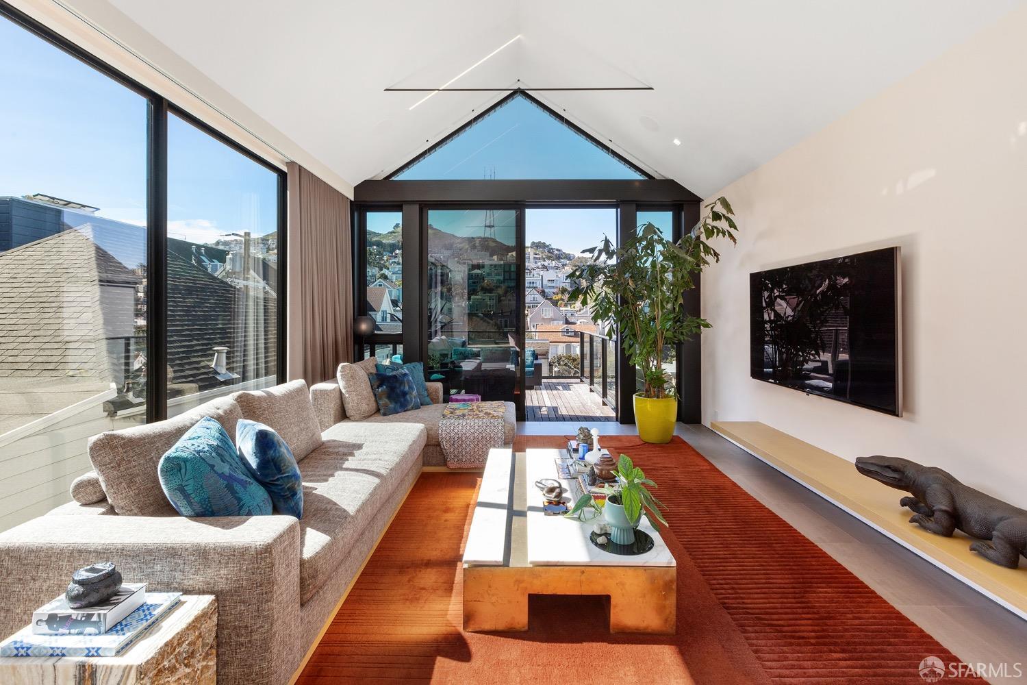 Detail Gallery Image 9 of 93 For 335 Diamond St, San Francisco,  CA 94114 - 3 Beds | 3 Baths