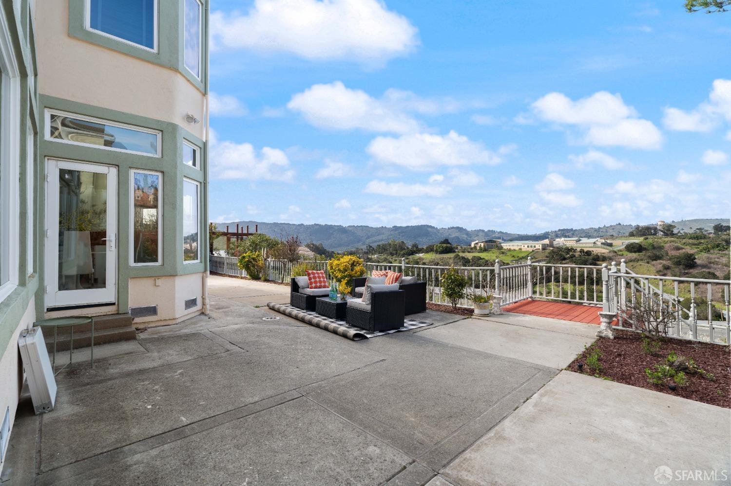 Detail Gallery Image 35 of 49 For 17 Lakewood Cir, San Mateo,  CA 94402 - 4 Beds | 3 Baths