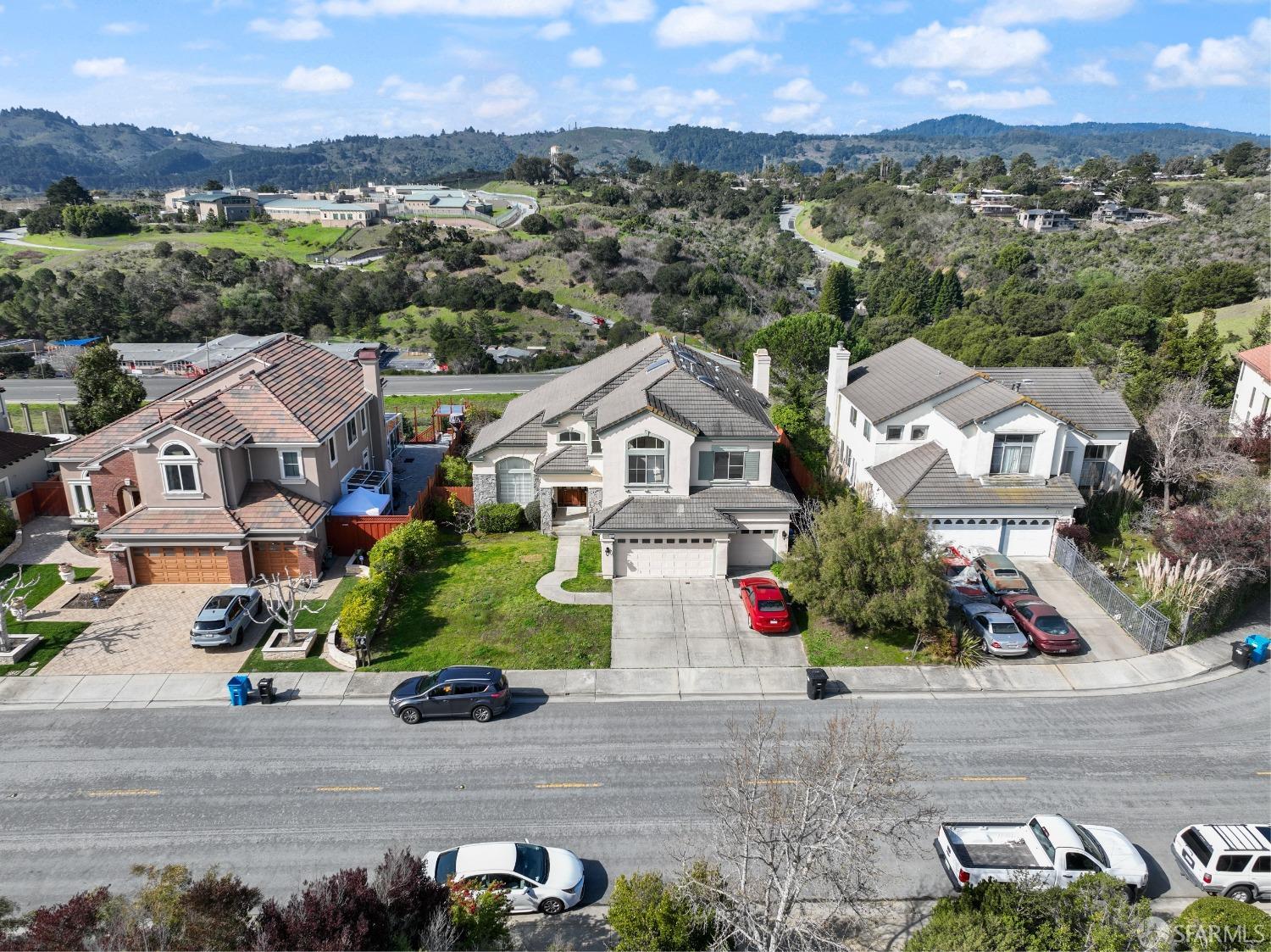 Detail Gallery Image 41 of 49 For 17 Lakewood Cir, San Mateo,  CA 94402 - 4 Beds | 3 Baths